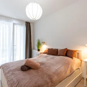 Modern & Newly Built With Private Garage Budapeszt